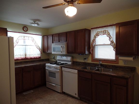 2nd image of 1414 Okoboji Ave
