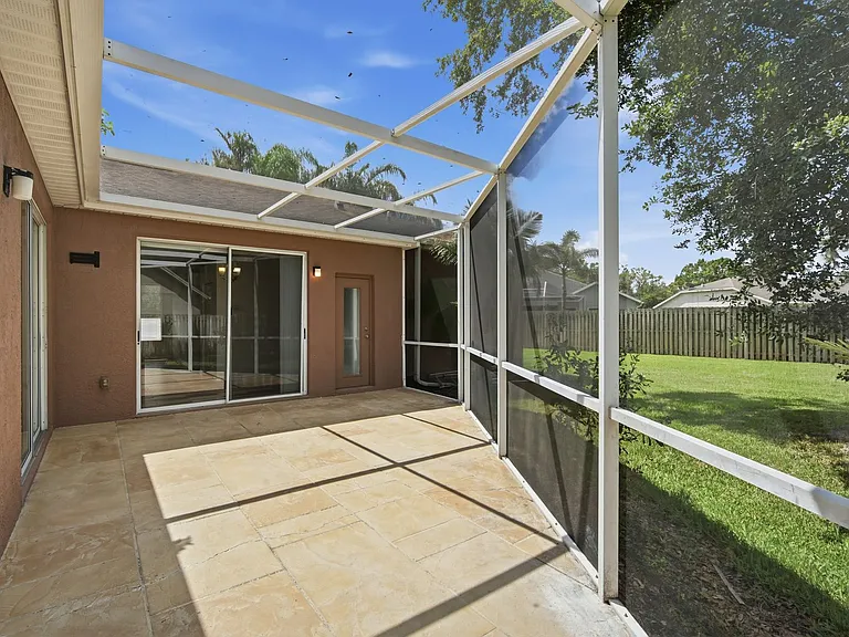 9810 Bennington Dr — Photo 21