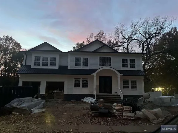187 Mohawk Dr, River Edge, NJ 07661