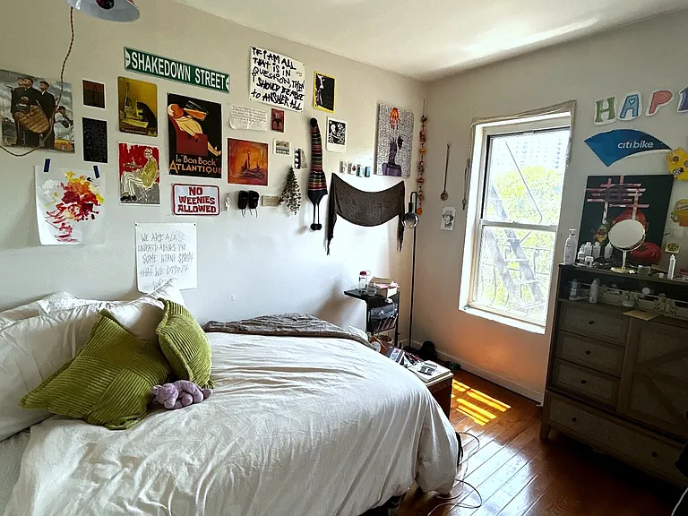 264 E 2nd St #6 — Photo 3