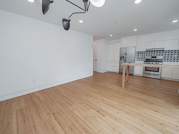 2nd image of 848 32nd St #850
