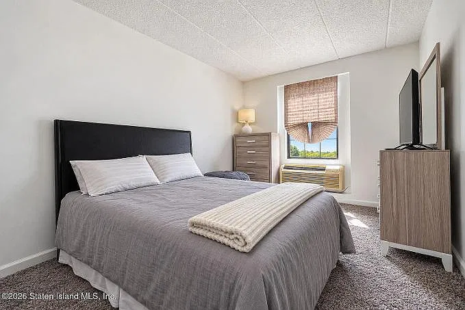 2 bed, 900 sqft, $2,300 — Photo 4