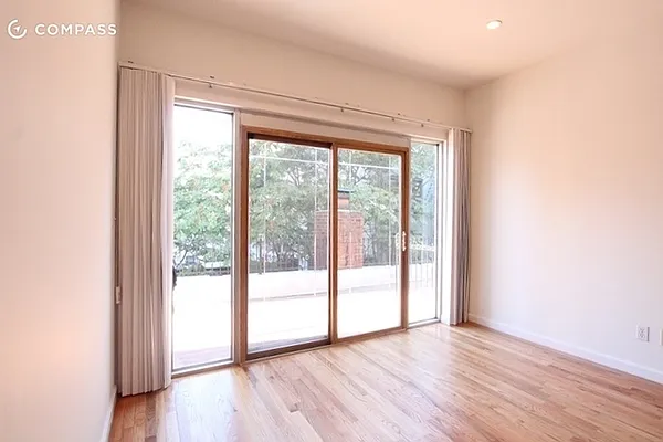 Rented by Compass | media 18