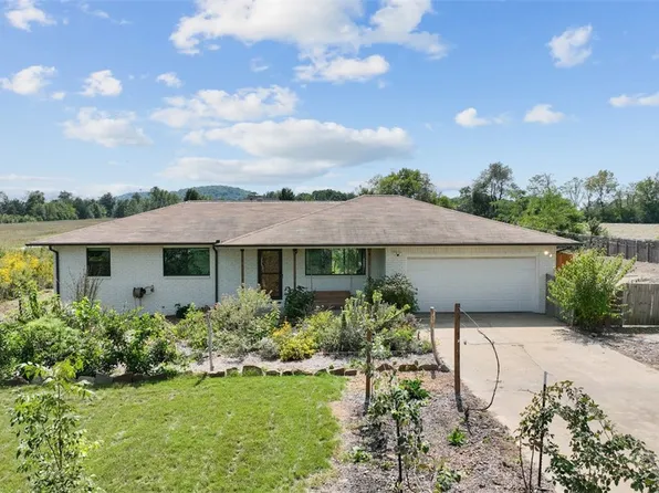 1711 E Wharton Rd, Lowell, AR 72745