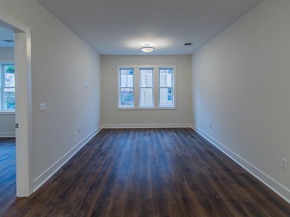 5th image of 313 Woodland Pl #204
