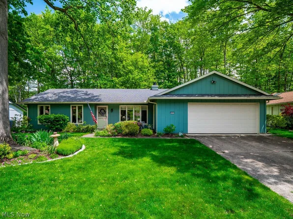 5875 Hawthorne Hollow Dr, North Ridgeville, OH 44039