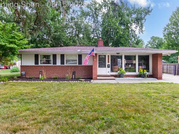 29604 Chelmsford Rd, Southfield, MI 48076