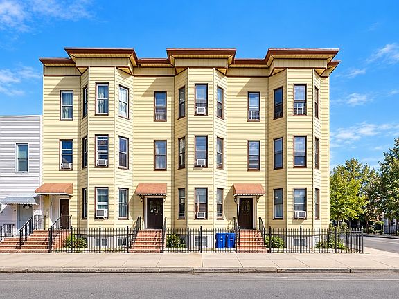 5th image of 134 Griffith St APT 2