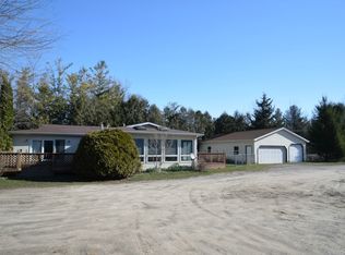 5178 Middle Rd, Hope, MI 48628