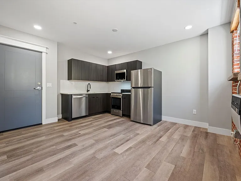 Modern Cap Hill Retreat with Historic Character — Photo 6