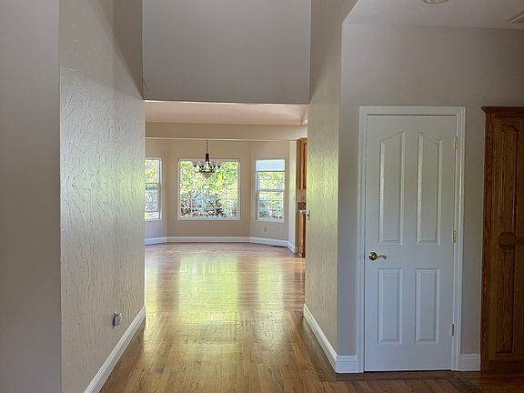 4th image of 525 Selkirk Ranch Rd