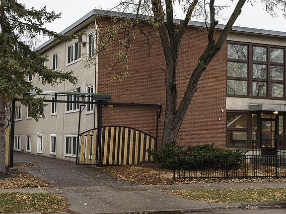 2nd image of 911 21st Ave S #1