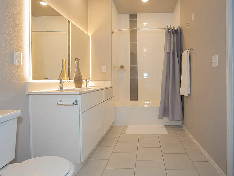 Crown at Seven Oaks Apartment Homes — Photo 29