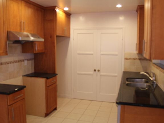 4th image of 2033 Isabella Ave