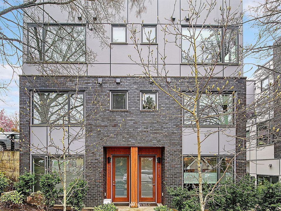 Stylish 3 bedroom, 2.25 bathroom townhome with expansive roof top deck offers territorial views of Olympic mountains & Puget Sound