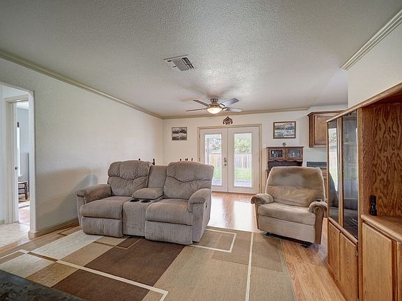 4th image of 2755 Avenue H