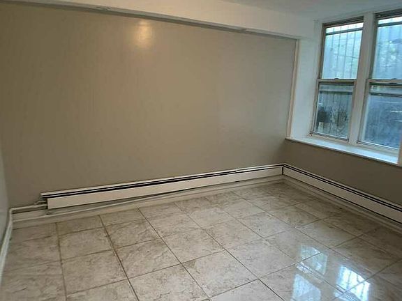 5th image of 394 Montgomery St #1FB