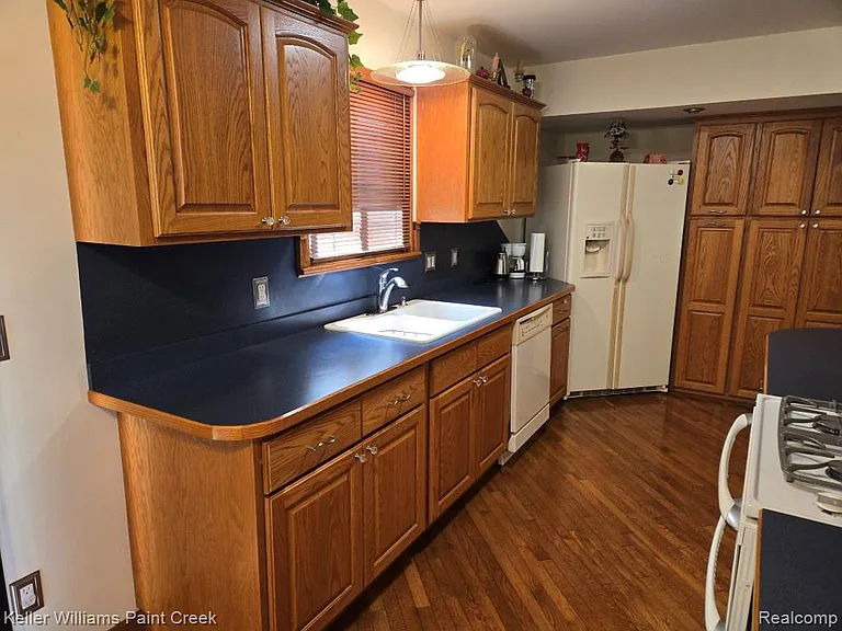 2340 Morton Grand — Photo 11