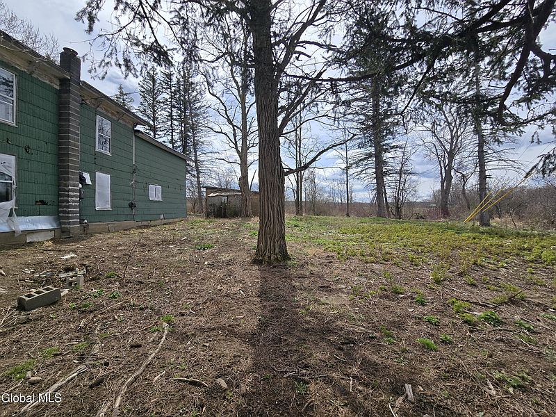 5th image of 682 Darrow Road