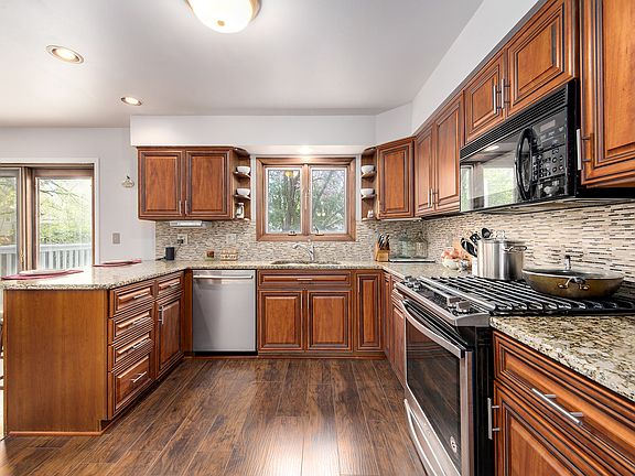 5th image of 1335 E Anderson Dr