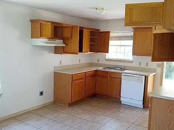 5th image of 2713 Lexington Cir