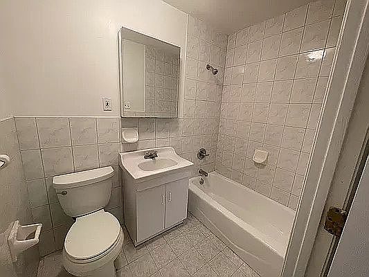 4th image of 2818 41st St #2