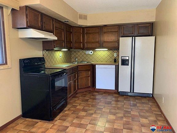 3rd image of 900 W South St