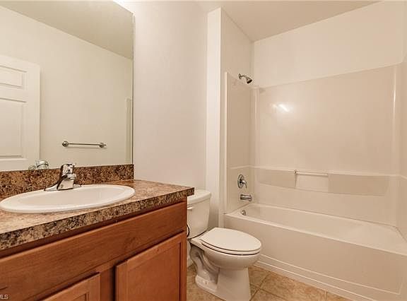 4th image of 445 SW 19th St