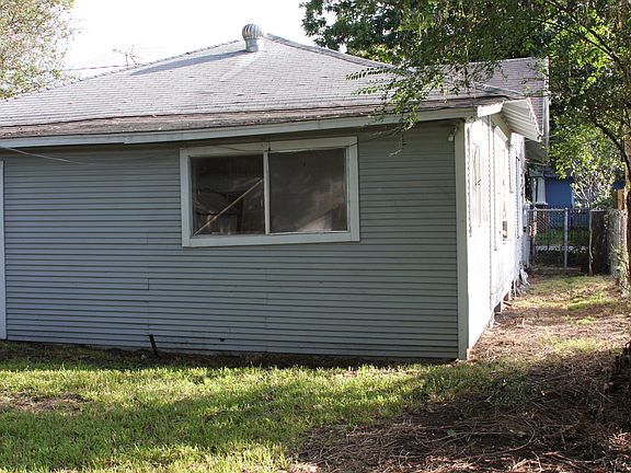 4th image of 4017 Baden St
