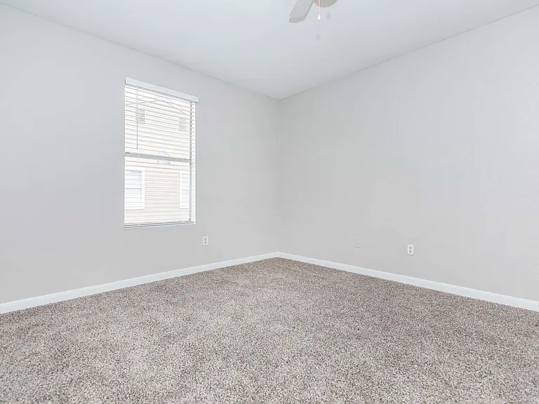 Royal Wildewood Manor Apartments — Photo 24