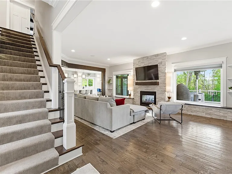 666 Chilliwack Ln — Photo 3