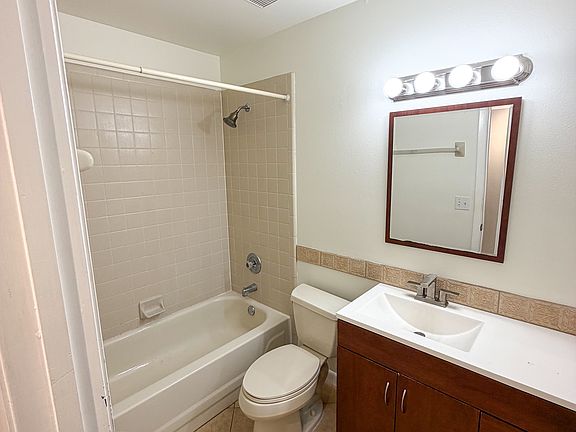 5th image of 1001 Burnett St