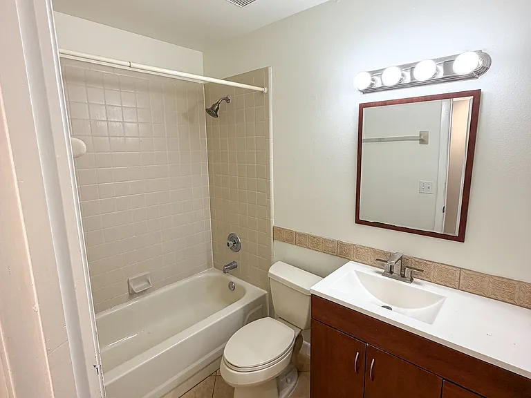 1001 Burnett St — Photo 5
