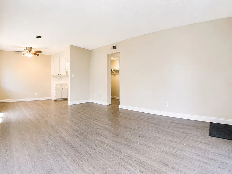 18100 Roscoe Blvd Northridge, CA 91325 — Photo 9