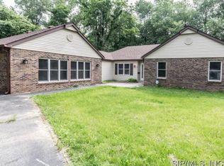 25 Fox Creek Rd, Belleville, IL 62223