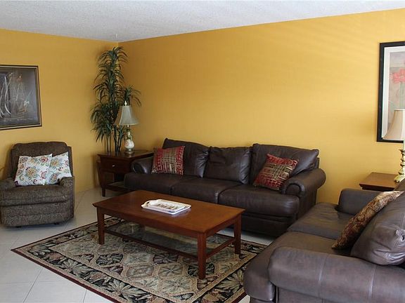 2nd image of 4114 Oakridge V #4114