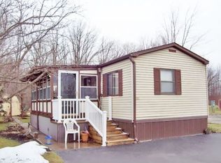 55 Elmhurst Dr, Lockport, NY 14094