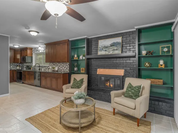 305 Short Leaf Dr, Haughton, LA 71037