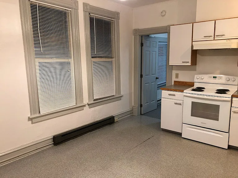 511 E Chestnut St — Photo 16