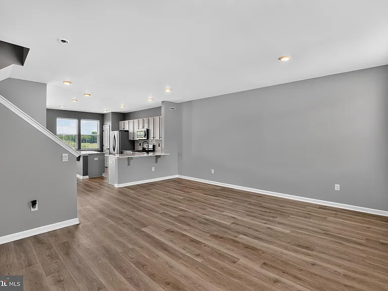 491 N Palace Dr — Photo 13
