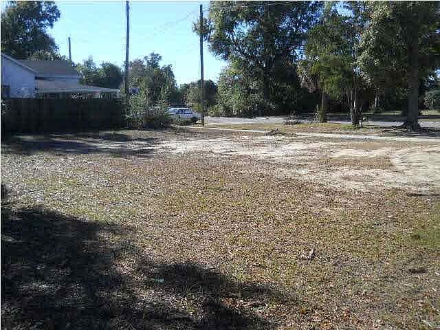 2nd image of 990 N 10th Ave