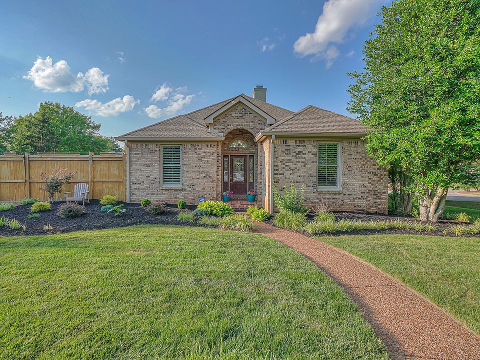 1st image of 815 Bradford Pl