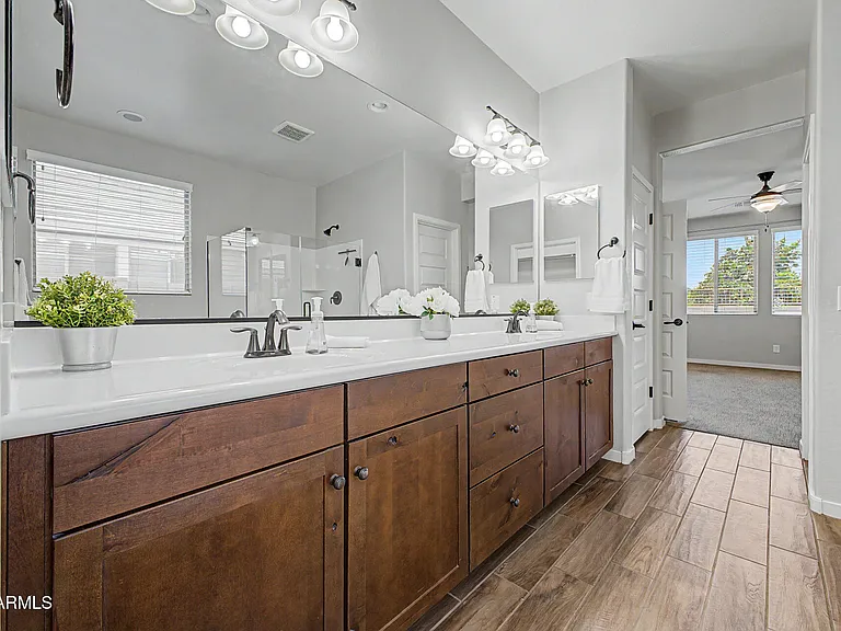 3413 N Loma Vis — Photo 11