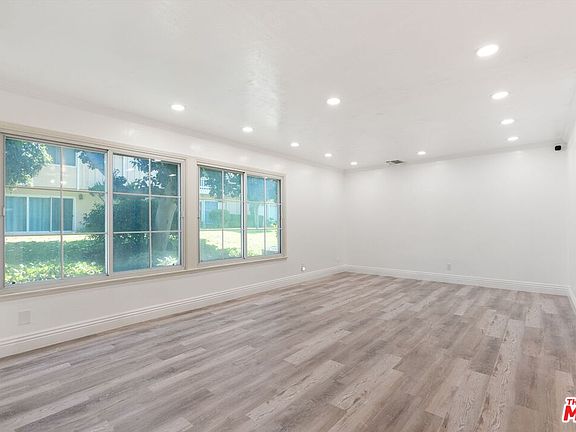 4th image of 3500 W Manchester Blvd Unit 415