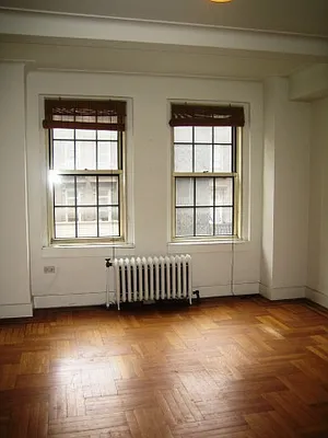 Rented by Siderow Residential Group | media 19