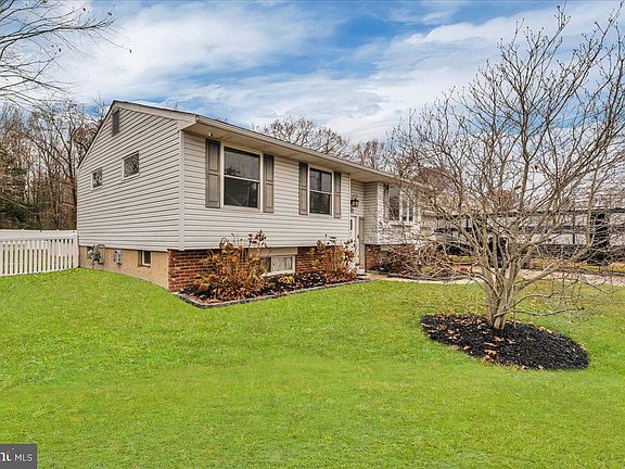 3rd image of 743 Lois Dr