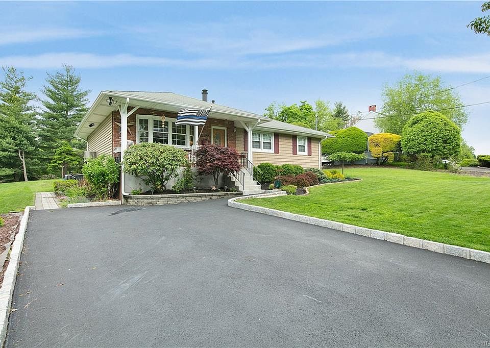 1st image of 3 Franklin Dr