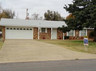 809 W Caddo St, Marlow, OK 73055