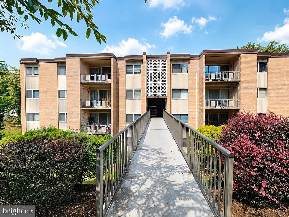 1st image of 5107 Crossfield Ct #306
