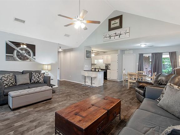 3rd image of 219 Morene Ave